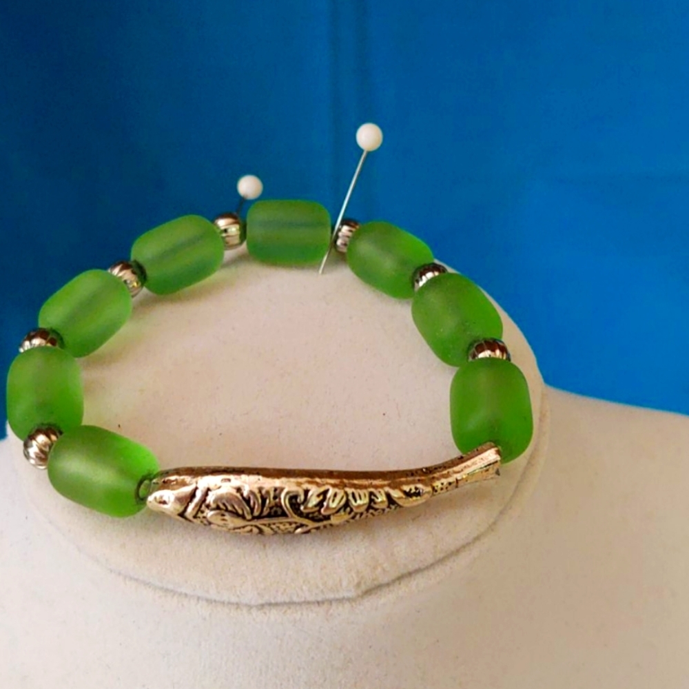 Bracelet Sea Glass and pewter fish !